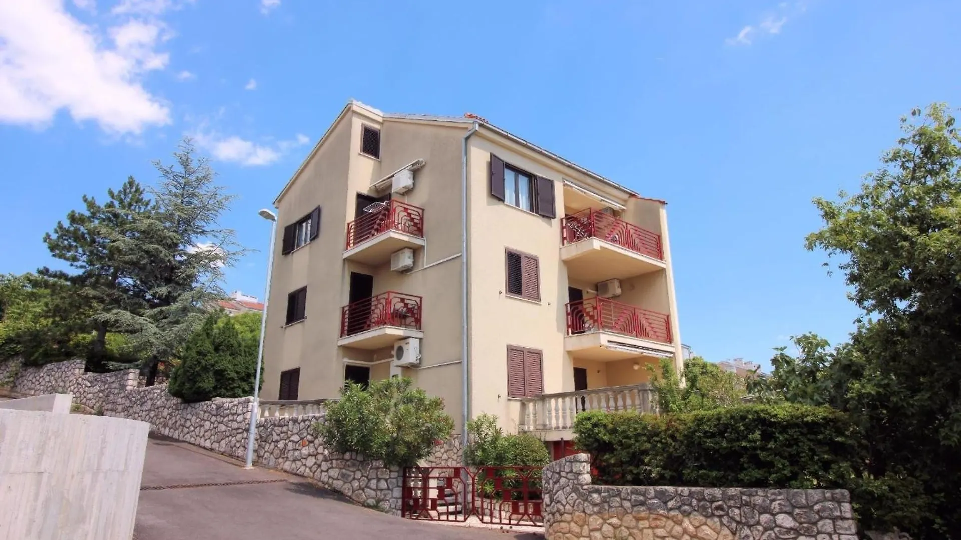 Apartment Fuer Zwei Erwachsene Und Zwei Kinder Novi Vinodolski 0*,  Croatia